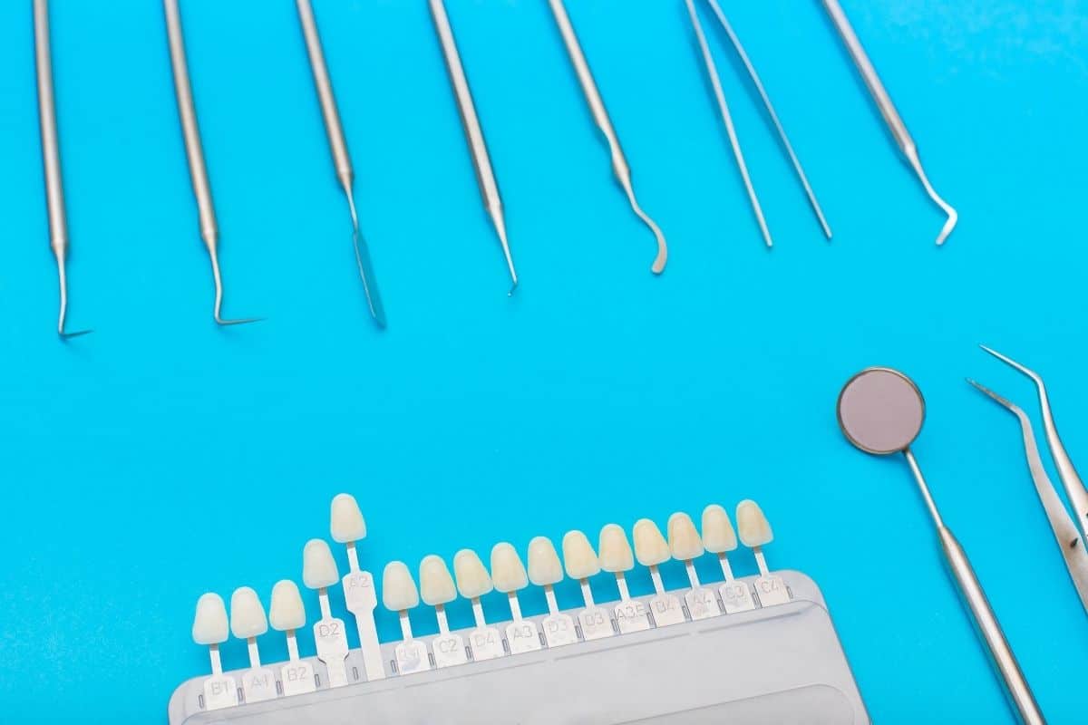 veneers-and-dentist-tools veneers-and-dentist-tools