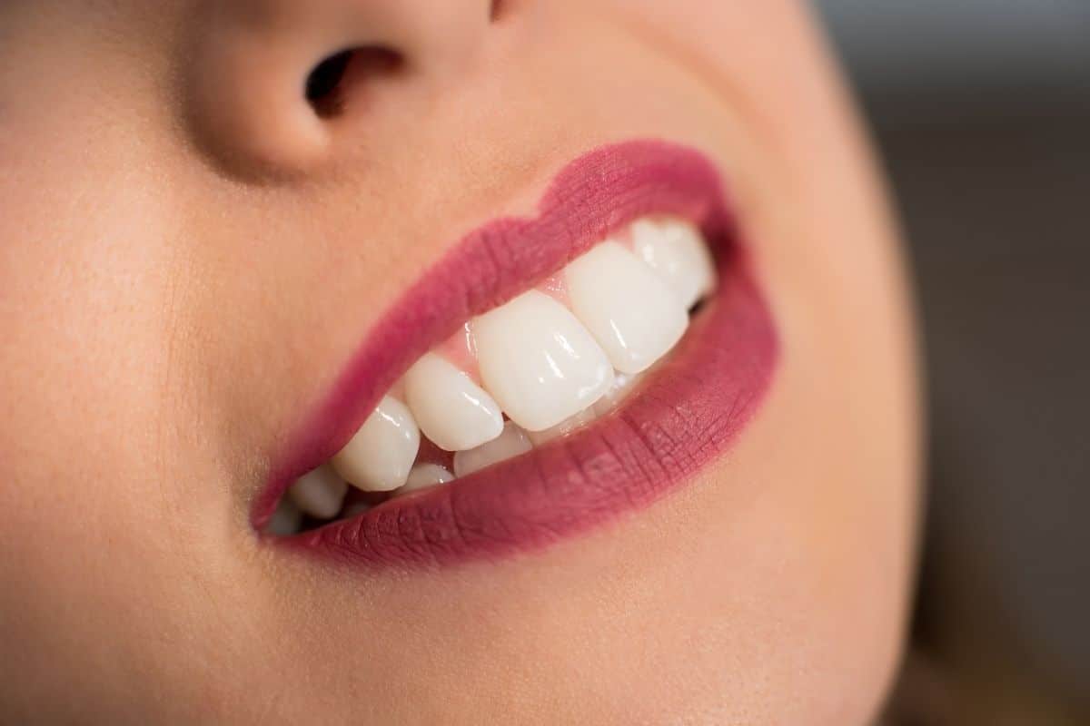 close-up-of-beautiful-young-smiling-woman